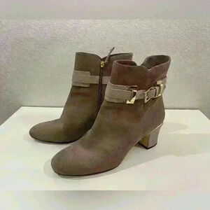Joan & David Women’s Suede Leather Tan Color Ankle‎ Booties Size 9.5